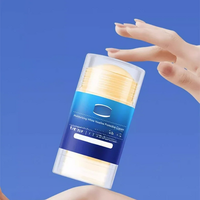Dry and cracked heels, anti-crack cream, moisturizing cream.
