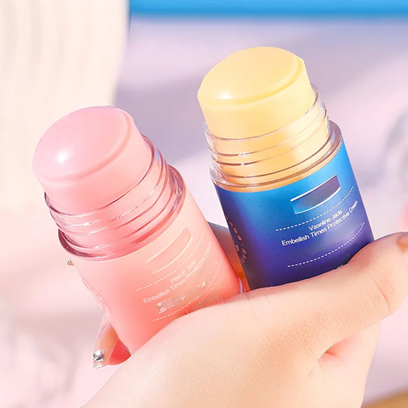 Dry and cracked heels, anti-crack cream, moisturizing cream.